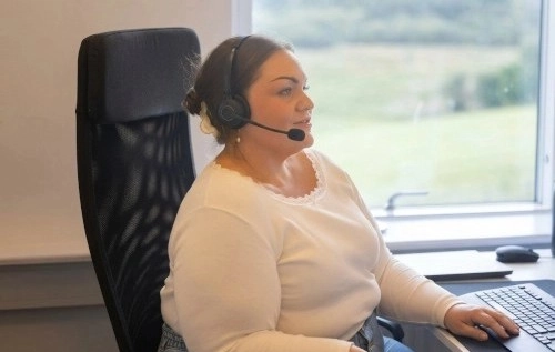 Kamilla med headset w